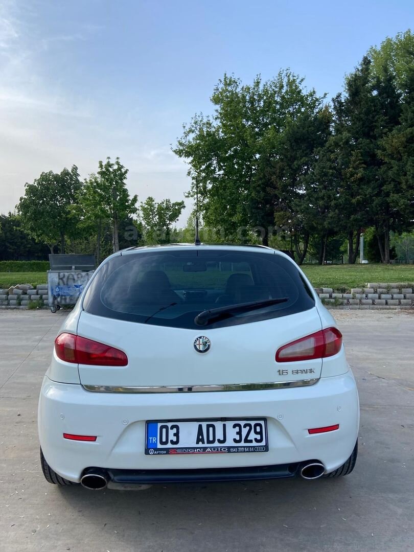 Sahibinden Alfa Romeo 147 1.6 TS Collezione 2009 Model İstanbul 207.000 km Beyaz 5