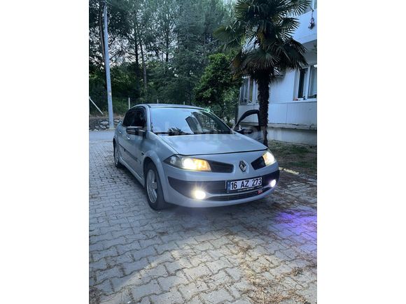 Sahibinden Renault Megane 1.6 Dynamique 2004 Model  240.000 km Gri (Gümüş)