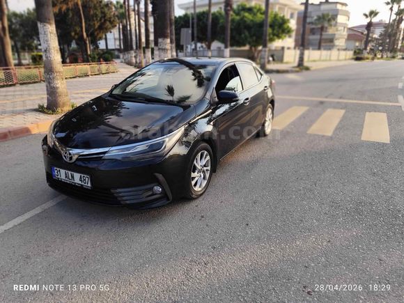  Toyota Corolla 1.6 Premium 50.Yıl 2017 Model DEGİSENSİZ HASAR KAYITSIZ OTOMATİK UYGUN FİYAT ACİL SATILIK