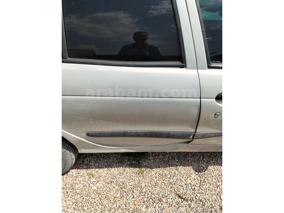 kaporta hasarlı megane 1