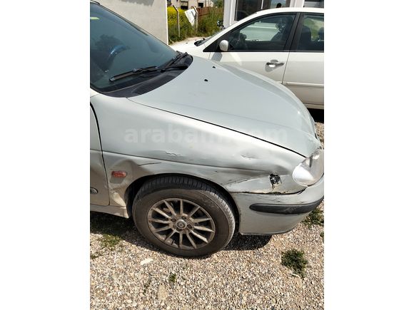 kaporta hasarlı megane 1