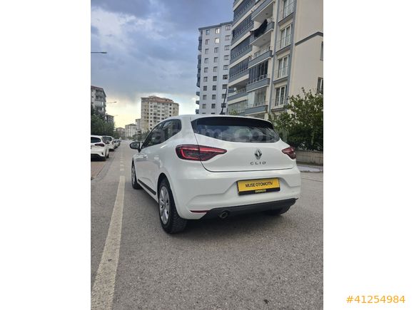 2022 Model Renault Clio 1.0 TCE X-Tronic- 100 bin km