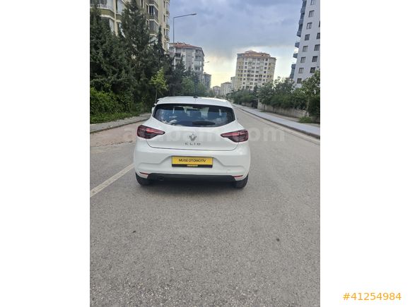 2022 Model Renault Clio 1.0 TCE X-Tronic- 100 bin km