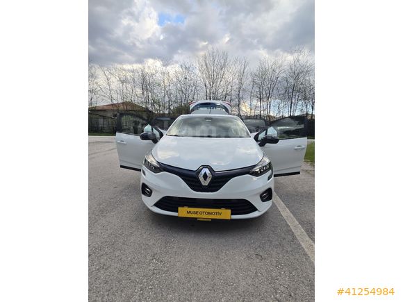 2022 Model Renault Clio 1.0 TCE X-Tronic- 100 bin km
