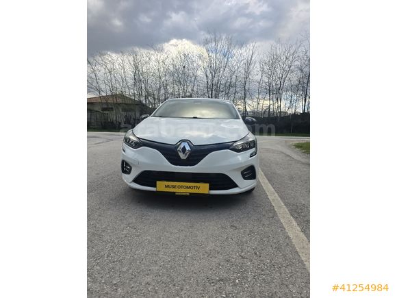 2022 Model Renault Clio 1.0 TCE X-Tronic- 100 bin km