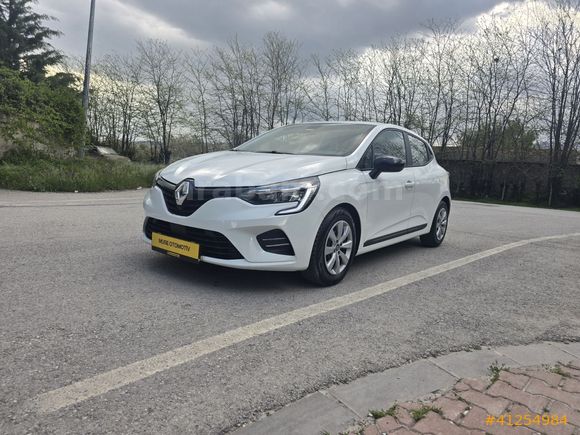 2022 Model Renault Clio 1.0 TCE X-Tronic- 100 bin km