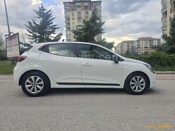 2022 Model Renault Clio 1.0 TCE X-Tronic- 100 bin km
