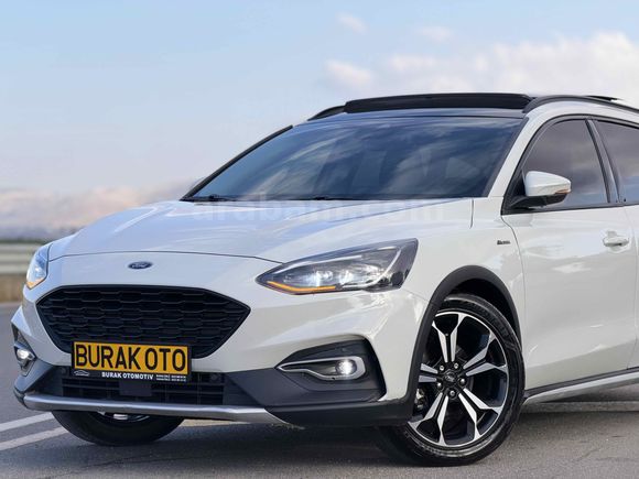 FORD FOCUS 1.5 EcoBlue ALMAN PAKET CAM TAVAN 60  BİNDE FULL + FULL
