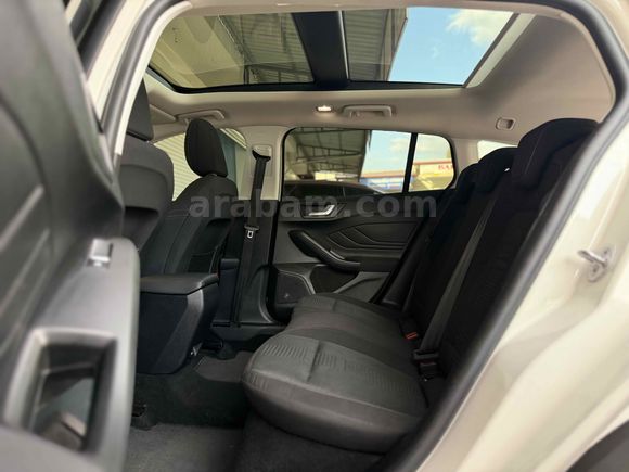 FORD FOCUS 1.5 EcoBlue ALMAN PAKET CAM TAVAN 60  BİNDE FULL + FULL