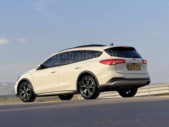 FORD FOCUS 1.5 EcoBlue ALMAN PAKET CAM TAVAN 60  BİNDE FULL + FULL