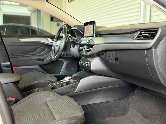 FORD FOCUS 1.5 EcoBlue ALMAN PAKET CAM TAVAN 60  BİNDE FULL + FULL