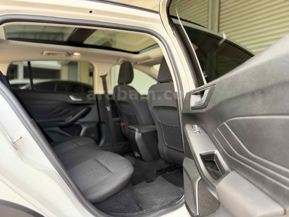 FORD FOCUS 1.5 EcoBlue ALMAN PAKET CAM TAVAN 60  BİNDE FULL + FULL