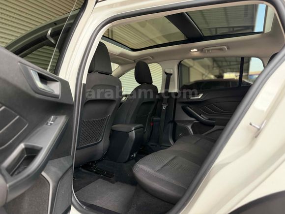 FORD FOCUS 1.5 EcoBlue ALMAN PAKET CAM TAVAN 60  BİNDE FULL + FULL