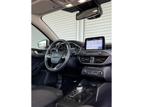 FORD FOCUS 1.5 EcoBlue ALMAN PAKET CAM TAVAN 60  BİNDE FULL + FULL