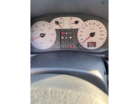 Sahibinden Renault Clio 1.4 RNA 2000 Model 