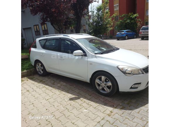 Sahibinden Kia Ceed 1.6 CRDi Motion SW 2012 Model