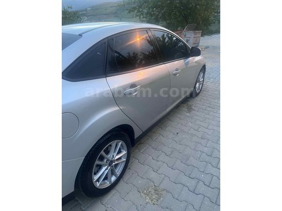 Adliye Çalışanından Düşük Kilometreli Focus