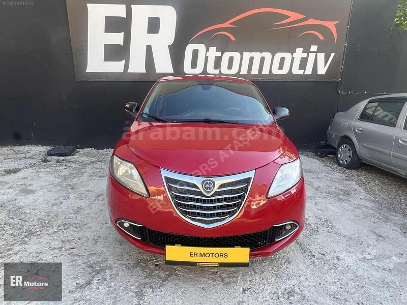 Galeriden Lancia Ypsilon 0.9 2013 Model İstanbul 154.690 km Kırmızı