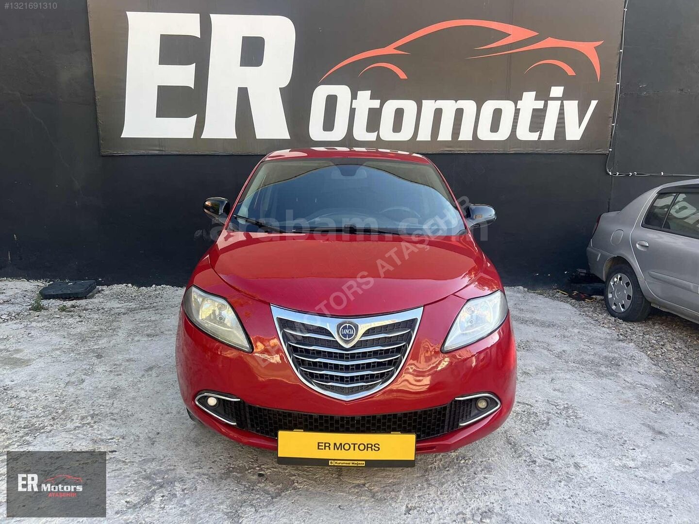 Galeriden Lancia Ypsilon 0.9 2013 Model İstanbul 154.690 km Kırmızı 2