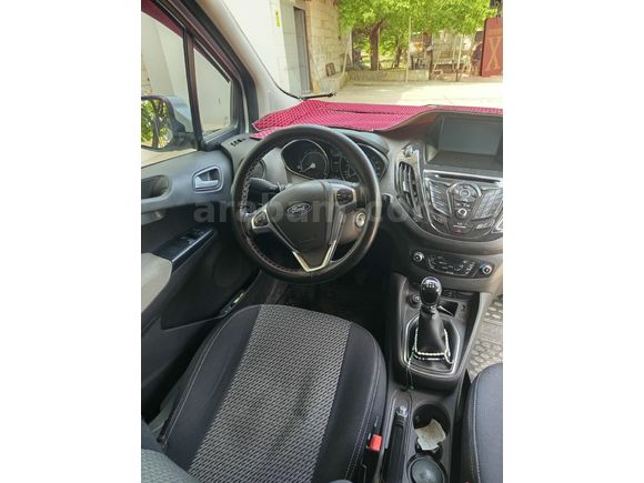 Sahibinden Ford Tourneo Courier 1.6 TDCi Titanium Plus 2017 Model