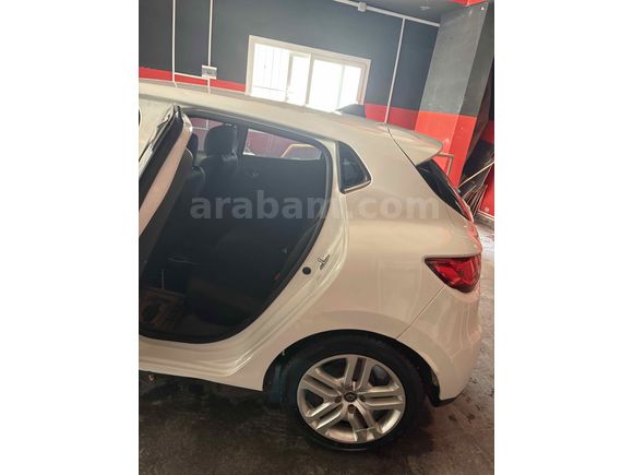 Sahibinden Renault Clio 1.2 Icon 2013 Model  295.000 km Beyaz