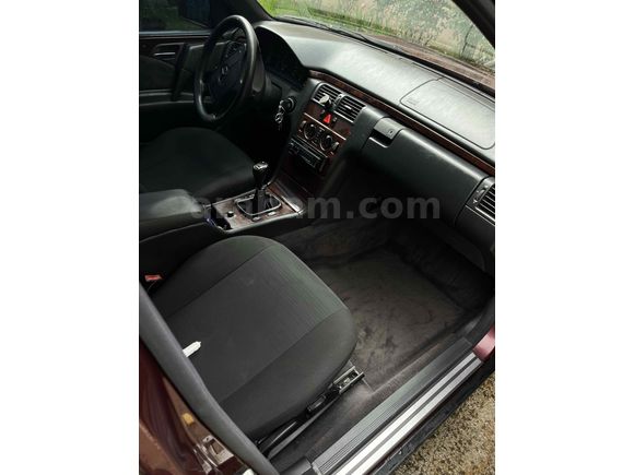 Sahibinden Mercedes - Benz E 200 Elegance 1997 Model  330.000 km Bordo