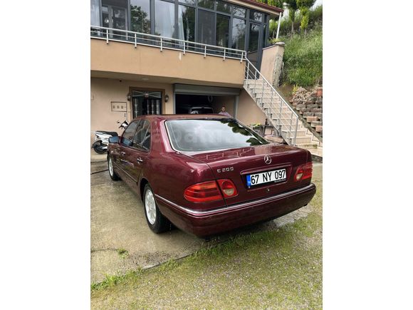 Sahibinden Mercedes - Benz E 200 Elegance 1997 Model  330.000 km Bordo
