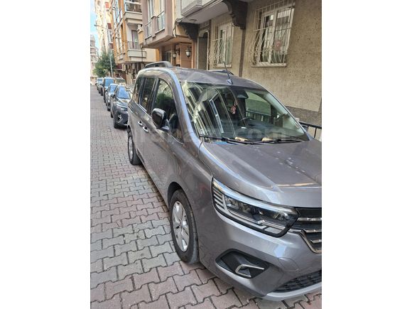 Sahibinden Renault Kangoo Multix 1.3 TCe Iconic 2025 Model
