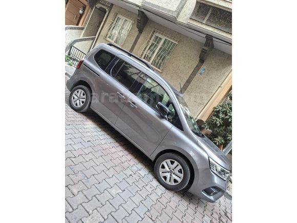 Sahibinden Renault Kangoo Multix 1.3 TCe Iconic 2025 Model
