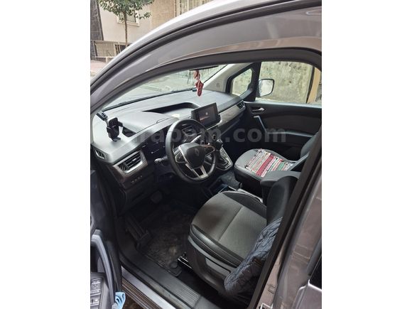 Sahibinden Renault Kangoo Multix 1.3 TCe Iconic 2025 Model