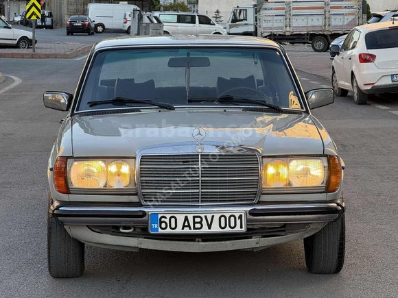 1978 MDEL NOSTALJİ MERCEDES 250 BENZİNLİ OTOMATİK VİTES SANRUFLU