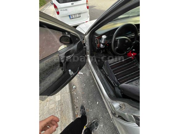Tofaş parasına 
Opel Vectra 1.6 GL 1998 Model 