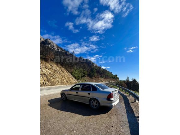 Tofaş parasına 
Opel Vectra 1.6 GL 1998 Model 