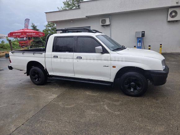 K K İle 5 Taksit  Mitsubishi L 200 4x2 Klima çalışıyor  Trabzon