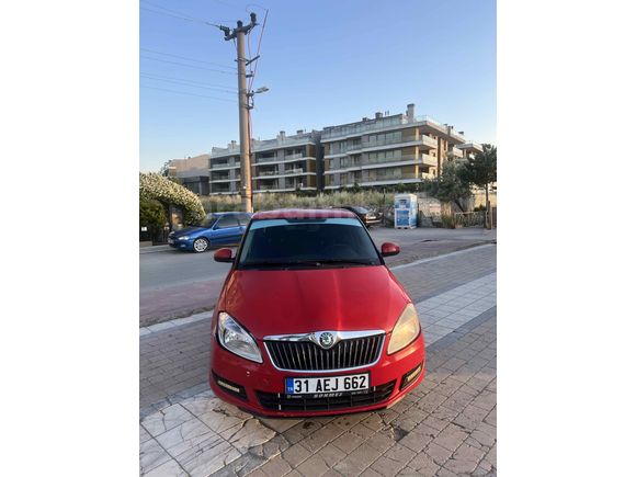 Sahibinden Skoda Fabia 1.2 Ambiente Dynamic 2011 Model  275 km Kırmızı