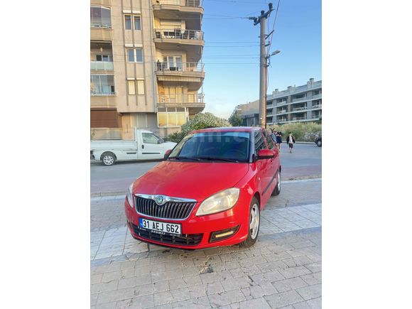 Sahibinden Skoda Fabia 1.2 Ambiente Dynamic 2011 Model  275 km Kırmızı