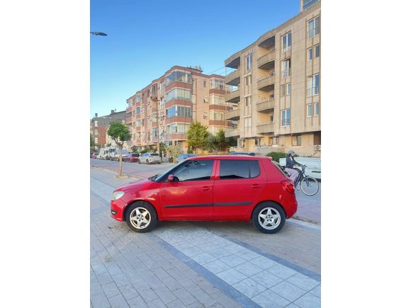 Sahibinden Skoda Fabia 1.2 Ambiente Dynamic 2011 Model  275 km Kırmızı