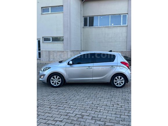 Sahibinden Hyundai i20 1.2 D-CVVT Sense 2014 Model  161.000 km Gri (Gümüş)