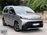 5.000KM İLK ELDEN %20 FATURALI HATASIZ 2025 TOYOTA 1.5D 130 HP