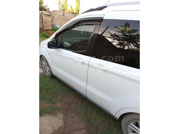 Sahibinden Ford Tourneo Courier 1.6 TDCi Journey Titanium Plus 2015 Model