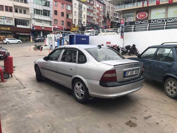 Sahibinden Opel Vectra 2.0 CDX 1998 Model 