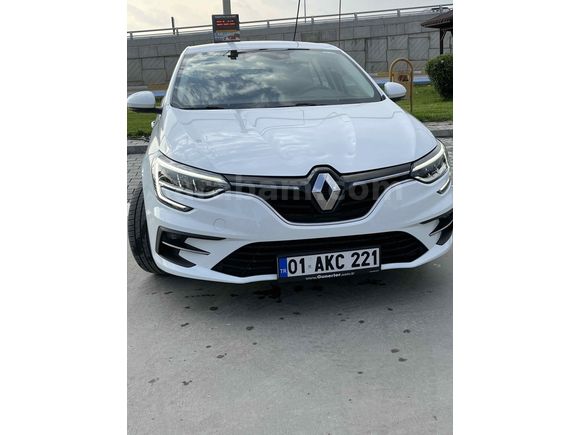 Sahibinden Garantili Tramersiz Değişensiz Boyasız Renault Megane 1.3 TCe TOUCH PLUS 2024 GSR2 Paket 
