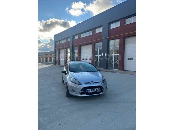 Sahibinden Ford Fiesta 1.25 Trend 2011 Model  240.000 km Gri