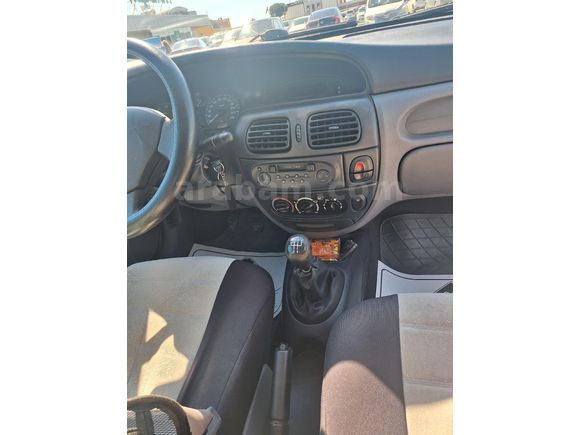 Sahibinden Renault Megane 1.4 Authentique 2001 Model