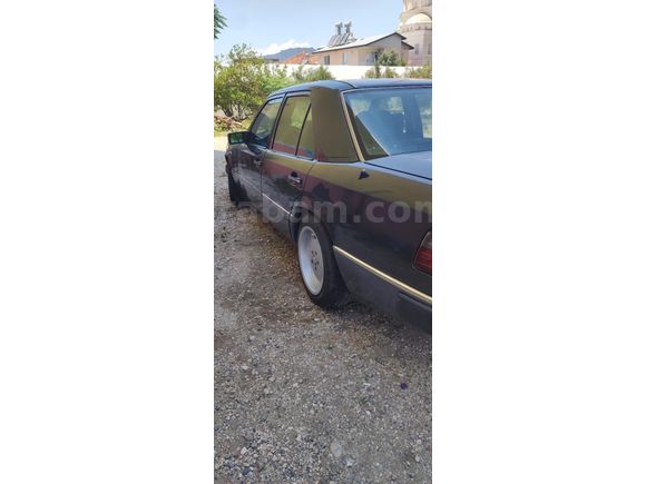 Takaslı Mercedes - Benz E 200 1993 M111  340000 km Siyah