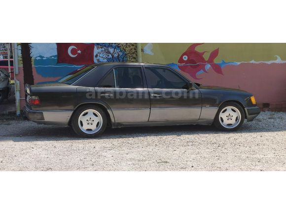 Takaslı Mercedes - Benz 200 E 1993 Model  340000 km Siyah