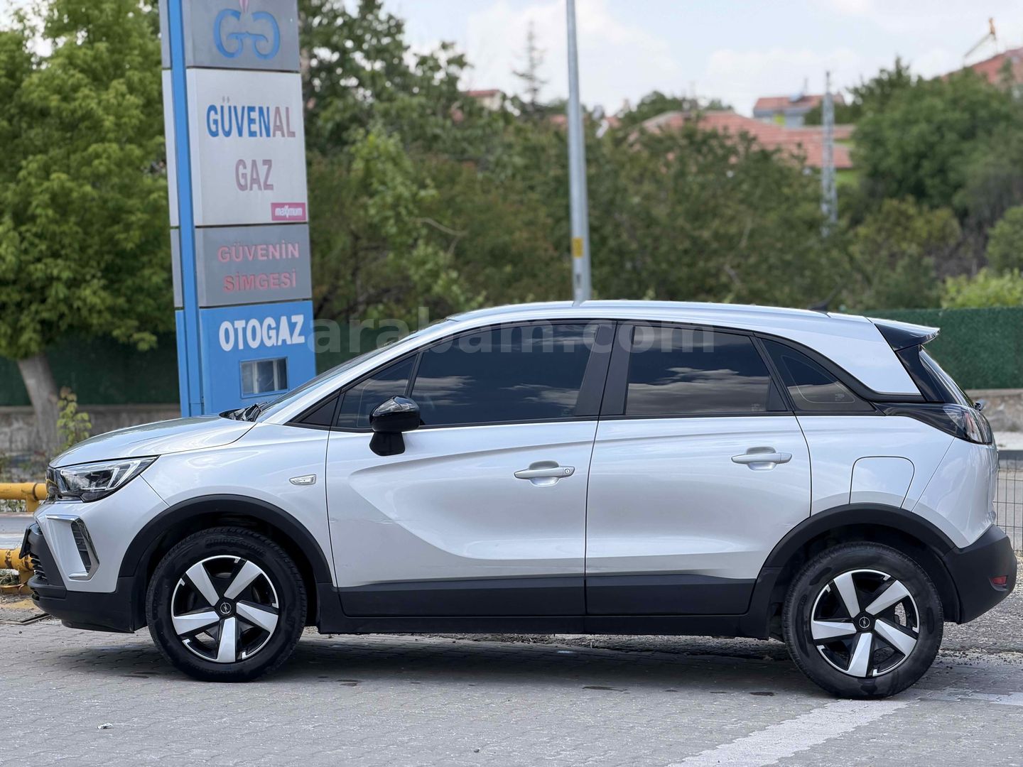 Galeriden Opel Crossland 1.2 T Essential 2024 Model İzmir 49.000