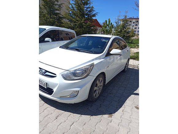 Sahibinden Hyundai Accent Blue 1.4 CVVT Mode Plus 2013 Model 