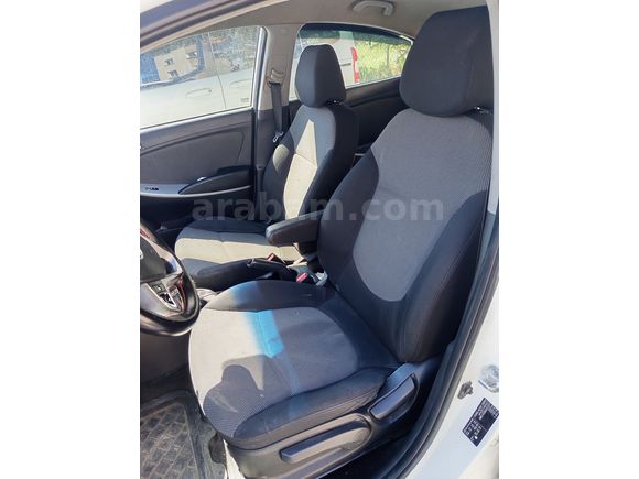 Sahibinden Hyundai Accent Blue 1.4 CVVT Mode Plus 2013 Model 
