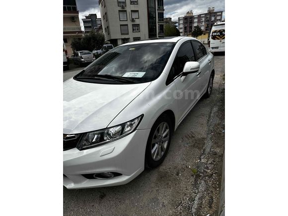 Sahibinden Honda Civic 1.6i VTEC Executive 2014 Model  136.000 km Beyaz